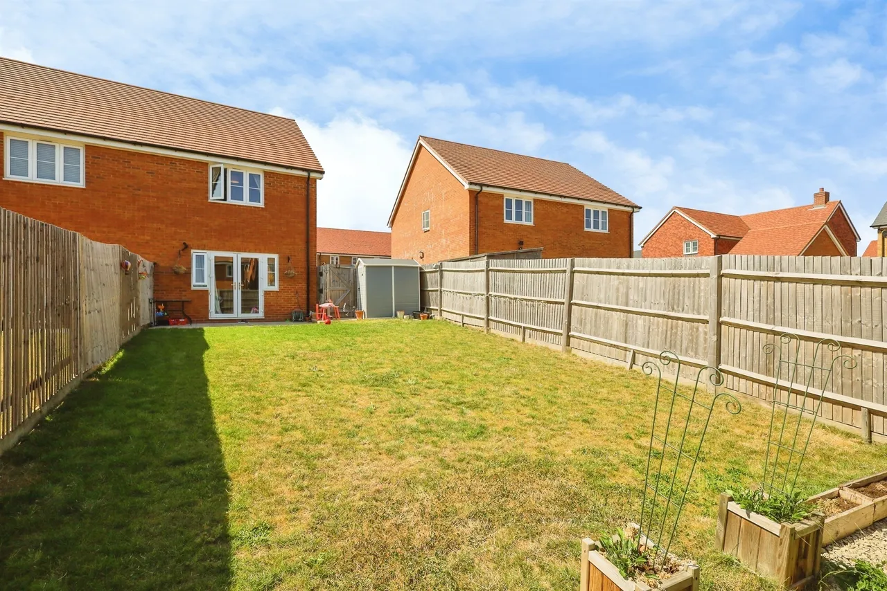 Clover Crescent, Hellingly, BN27, photo 13