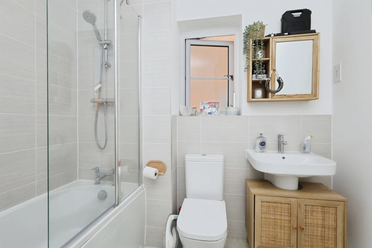 Clover Crescent, Hellingly, BN27, photo 11