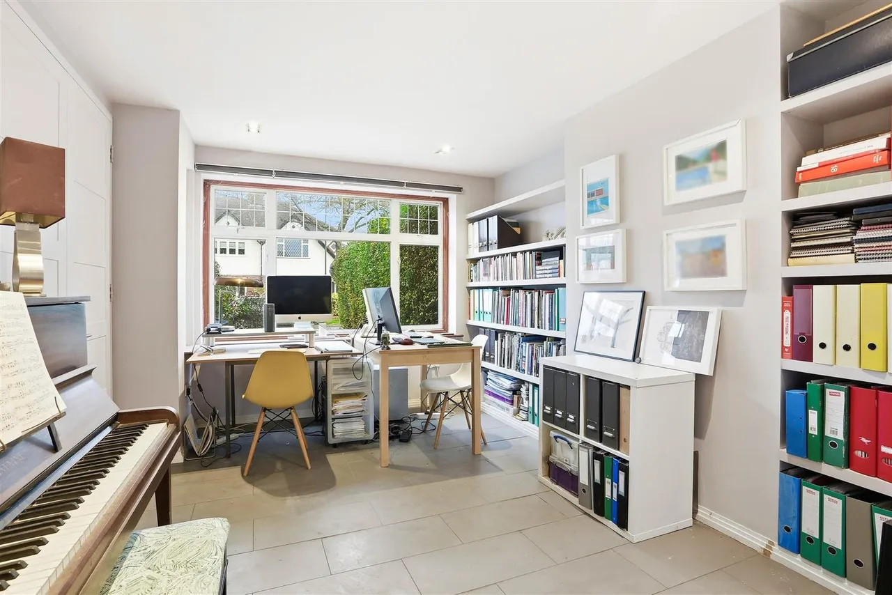 St. Clair Drive, Worcester Park, KT4 8UG, photo 8