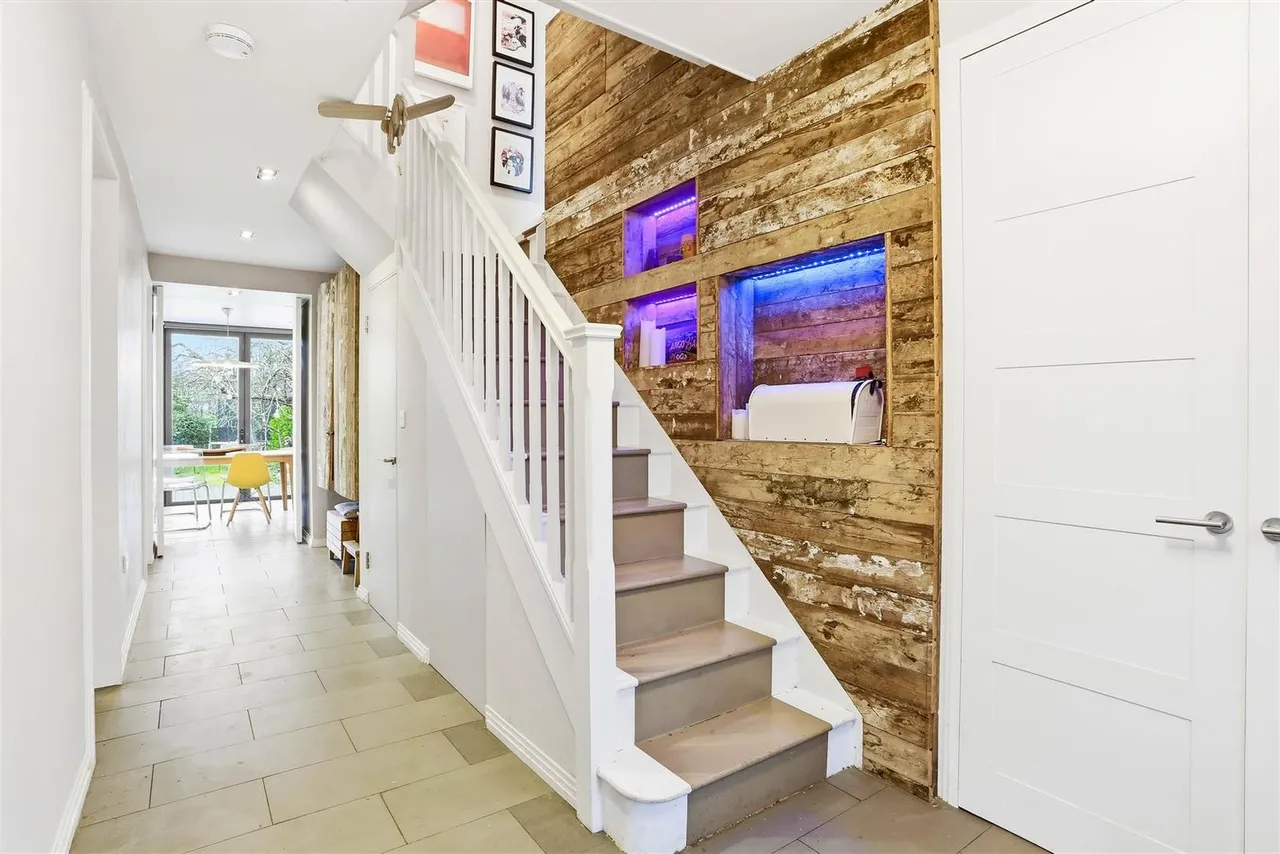 St. Clair Drive, Worcester Park, KT4 8UG, photo 6
