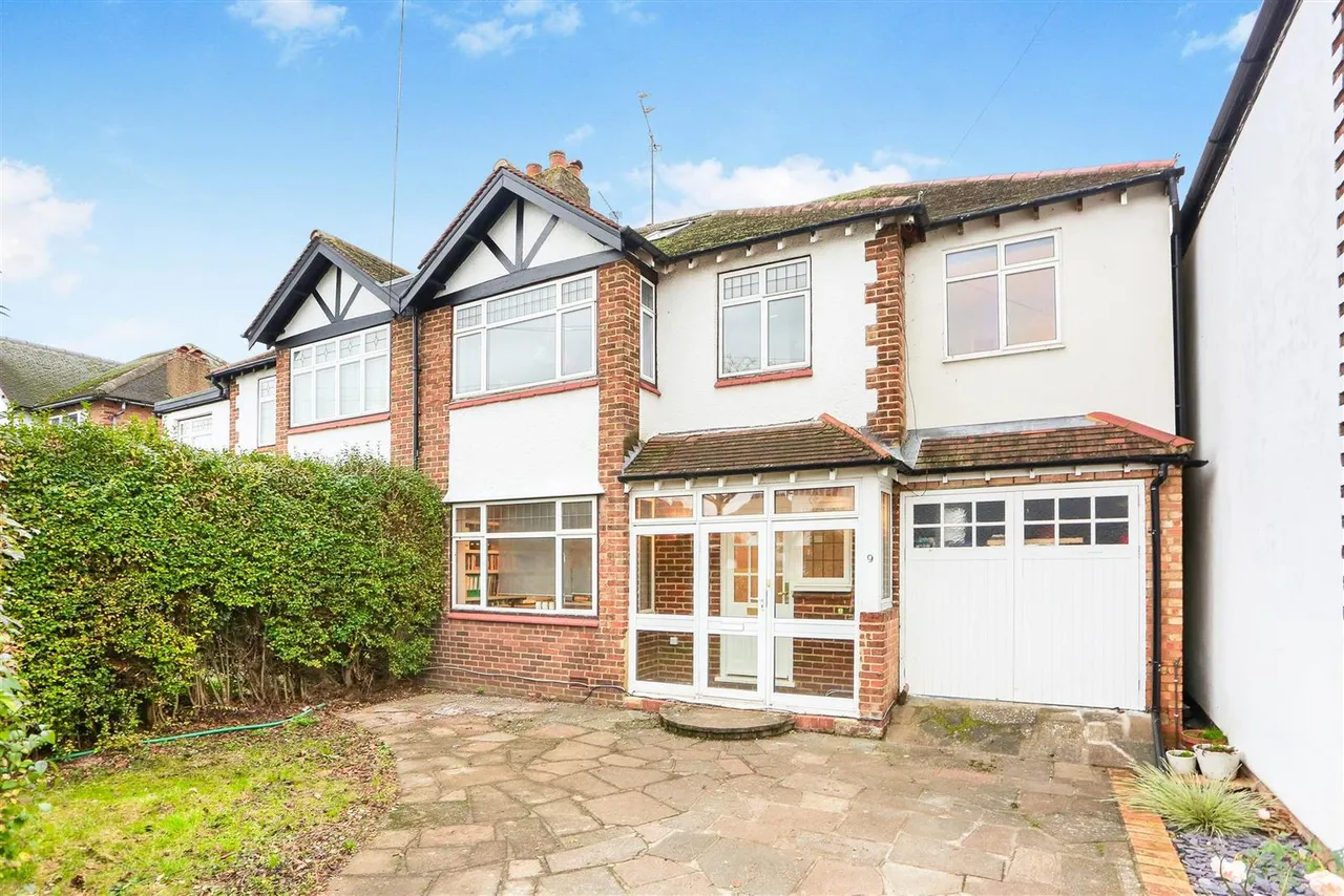 5 bed house for sale — St. Clair Drive, Worcester Park, KT4 8UG