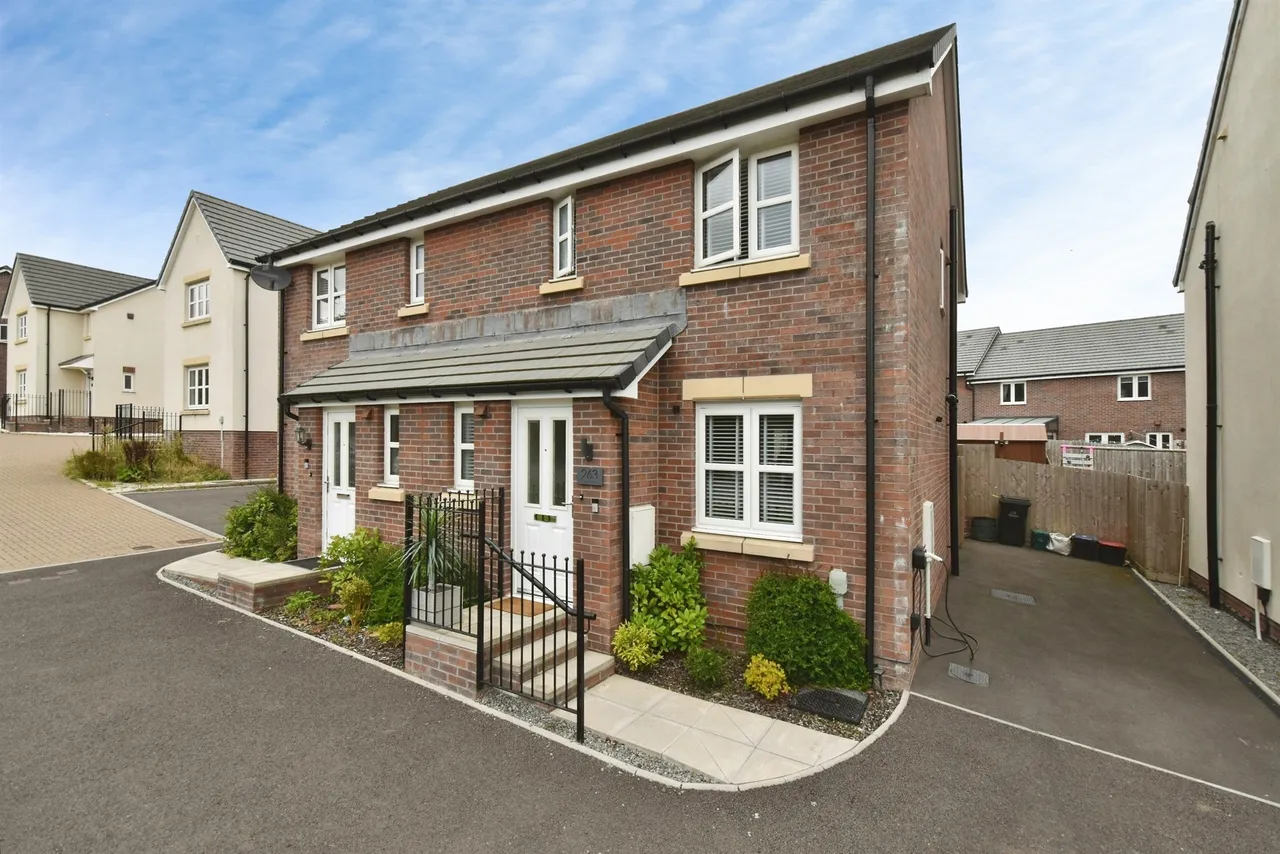 3 bed house for sale, Carn Y Cefn Ebbw Vale, NP23