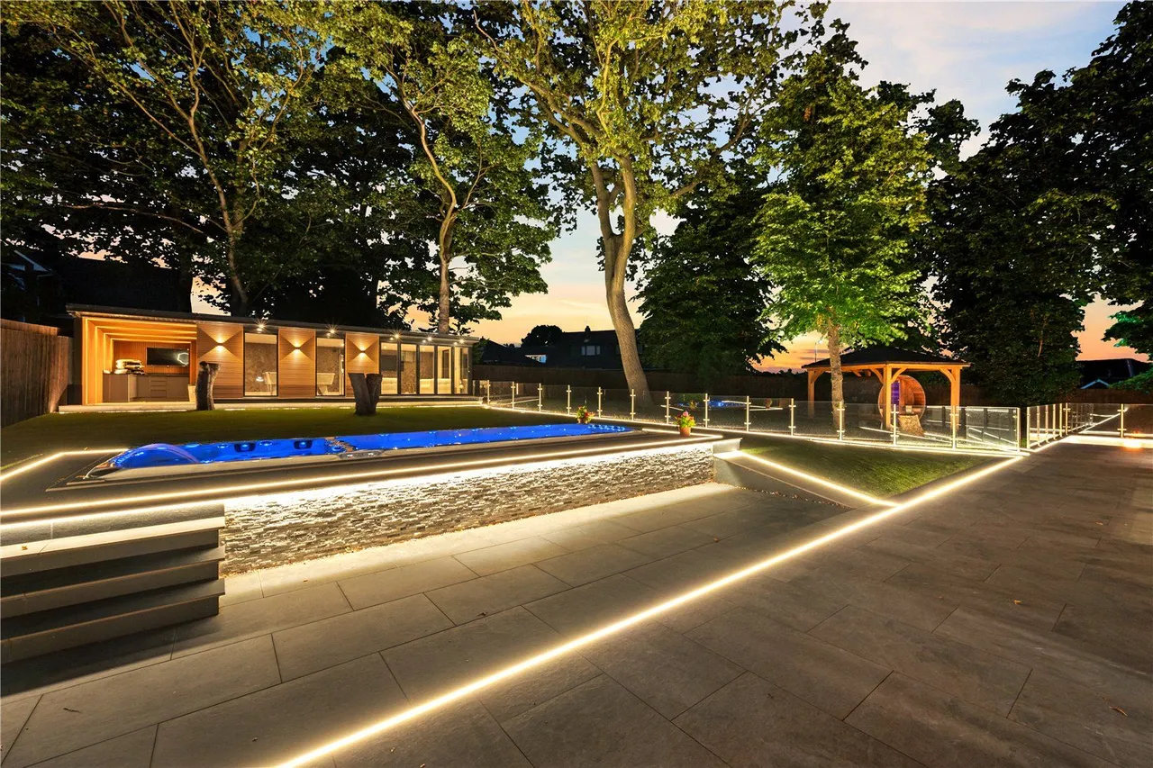 Knowl Park Gardens, Mirfield, WF14, photo 41