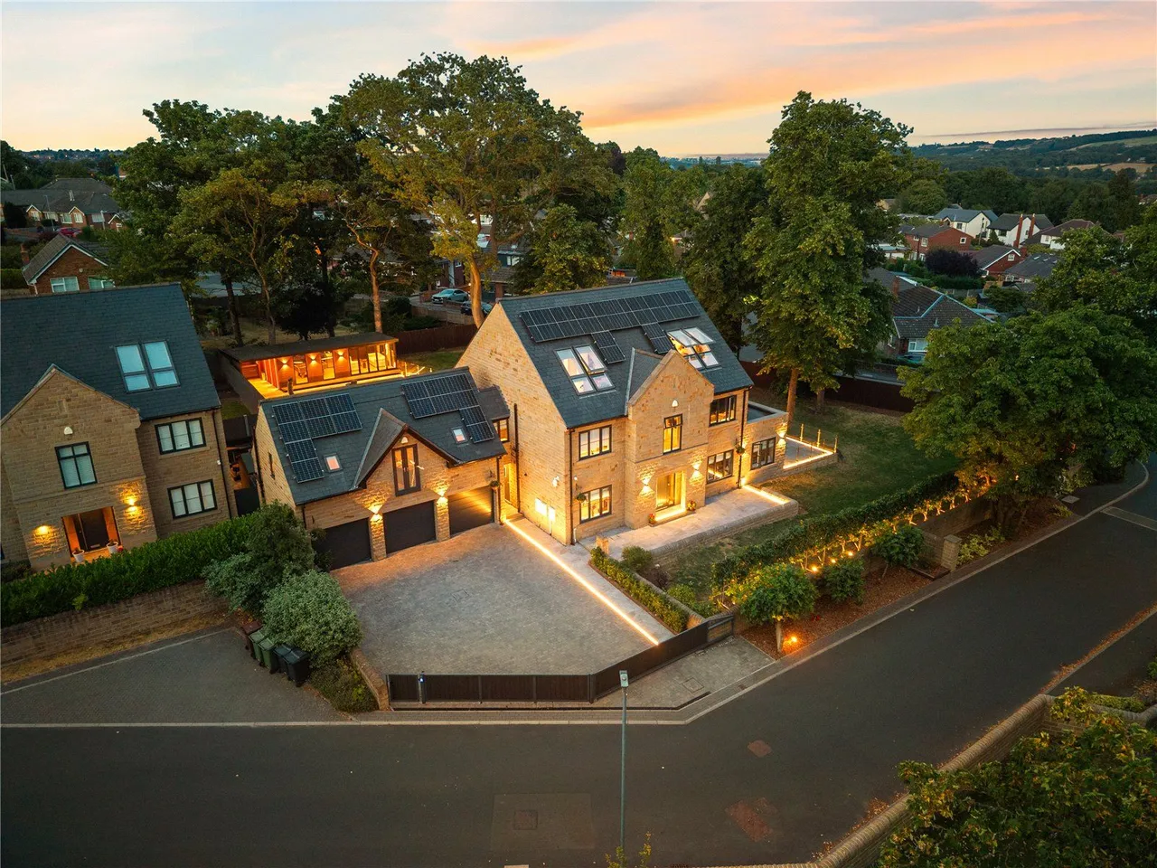 Knowl Park Gardens, Mirfield, WF14, photo 23