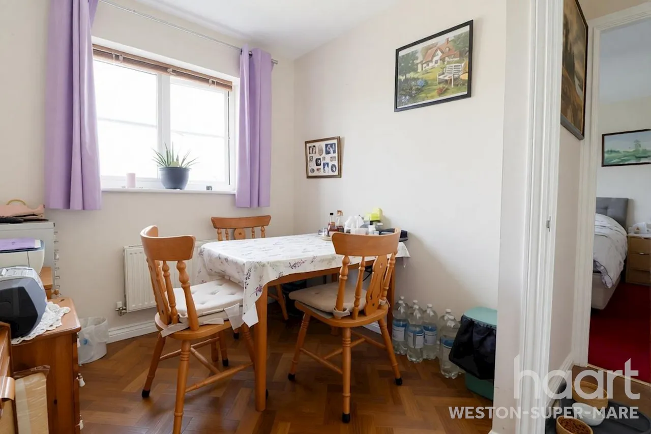 Myrtle Tree Crescent, Weston-Super-Mare, BS22, photo 8
