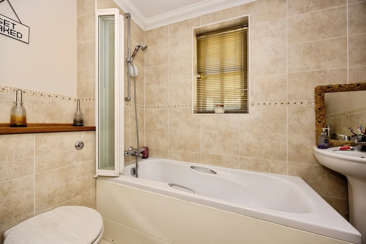 Grange Road, Farnham, GU10, photo 9