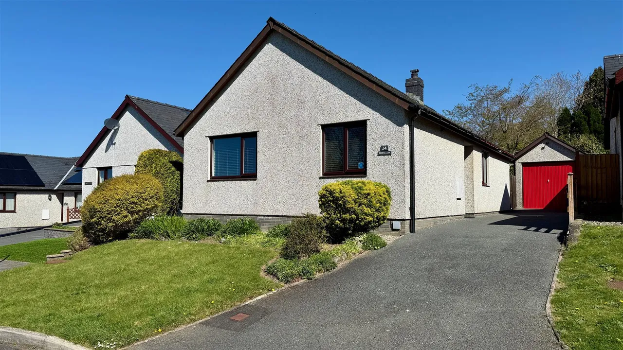 3 bed house for sale, Glan Ysgethin, Talybont, LL43