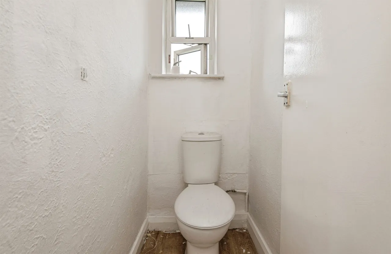 Blackmoorfoot Road, Huddersfield, photo 9