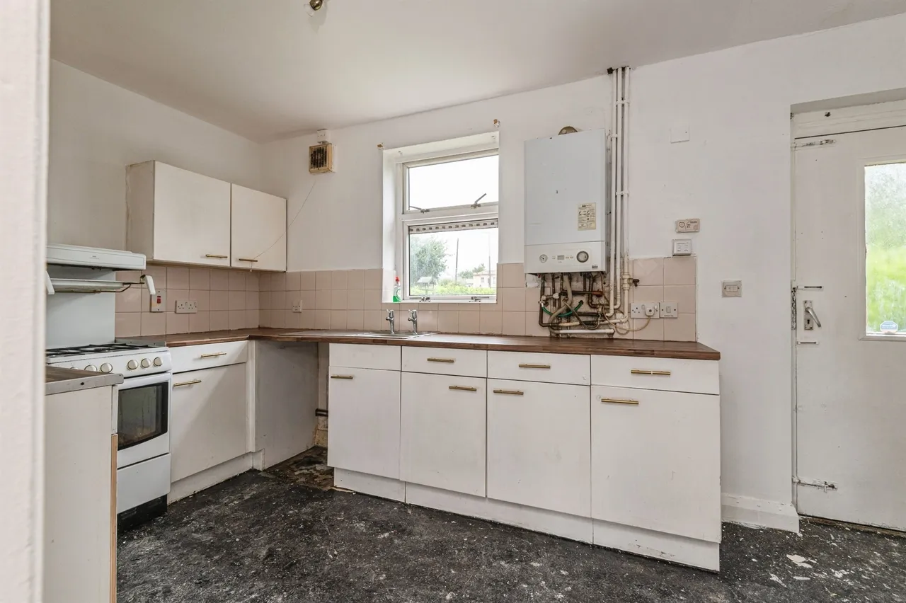 Blackmoorfoot Road, Huddersfield, photo 3