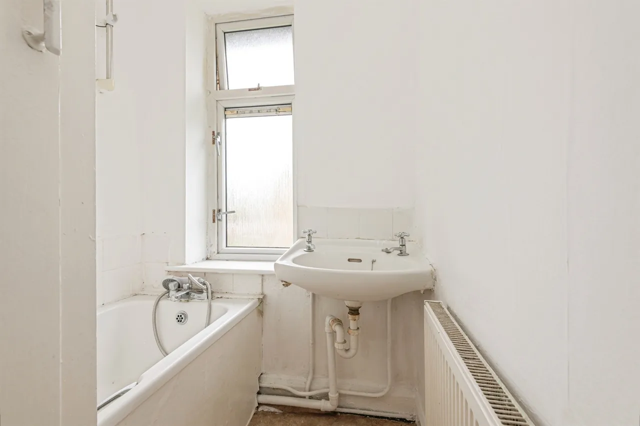 Blackmoorfoot Road, Huddersfield, photo 10