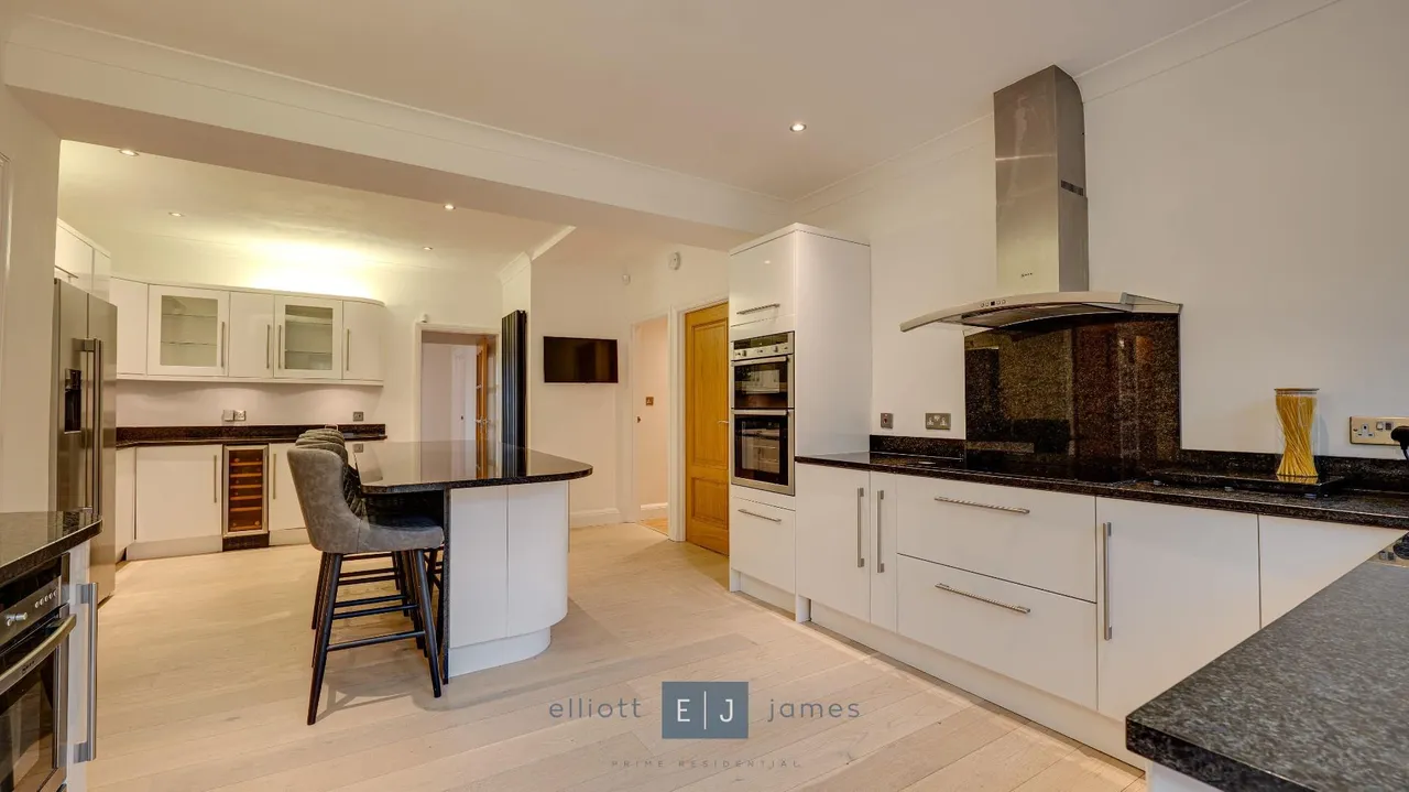 Spring Grove, Loughton, photo 2