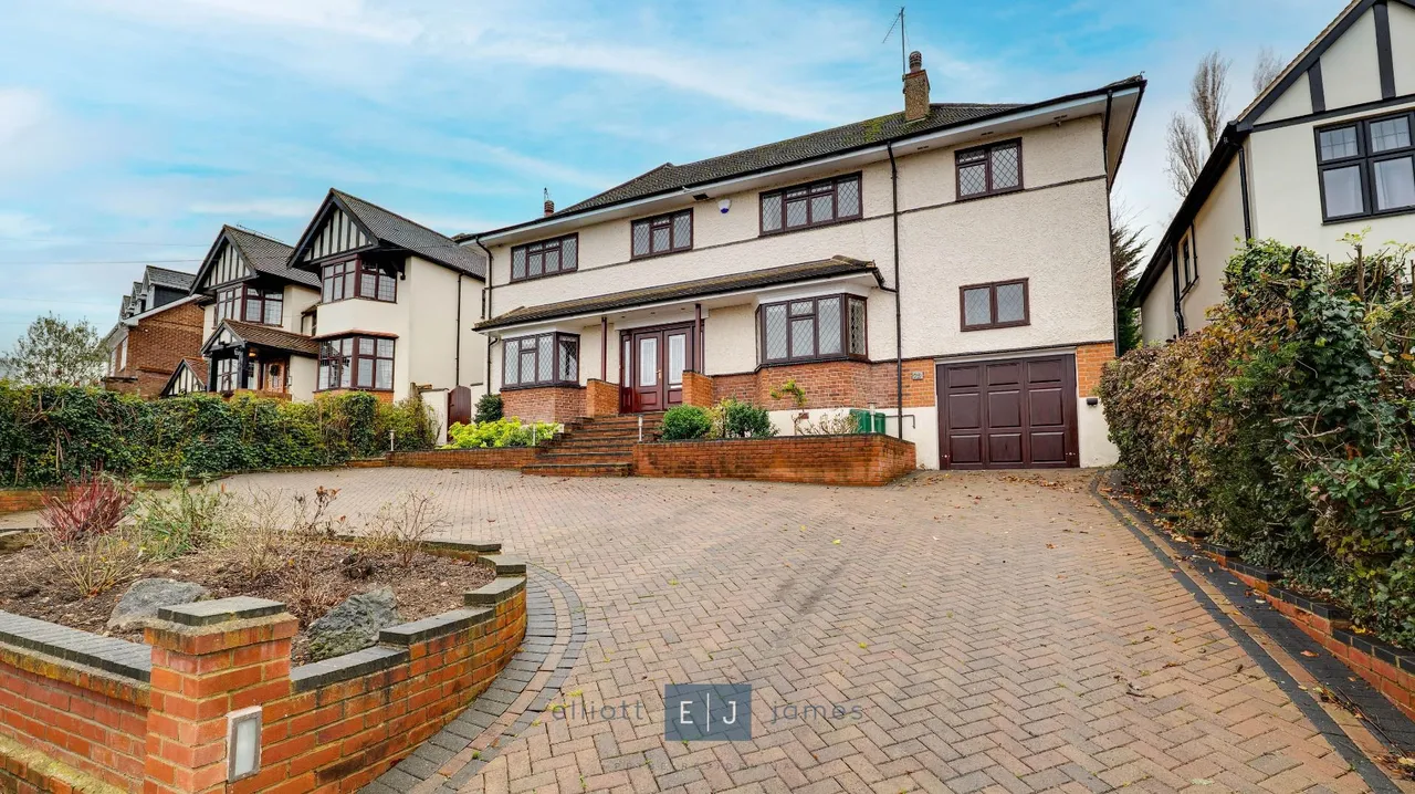 6 bed house for sale — Spring Grove, Loughton