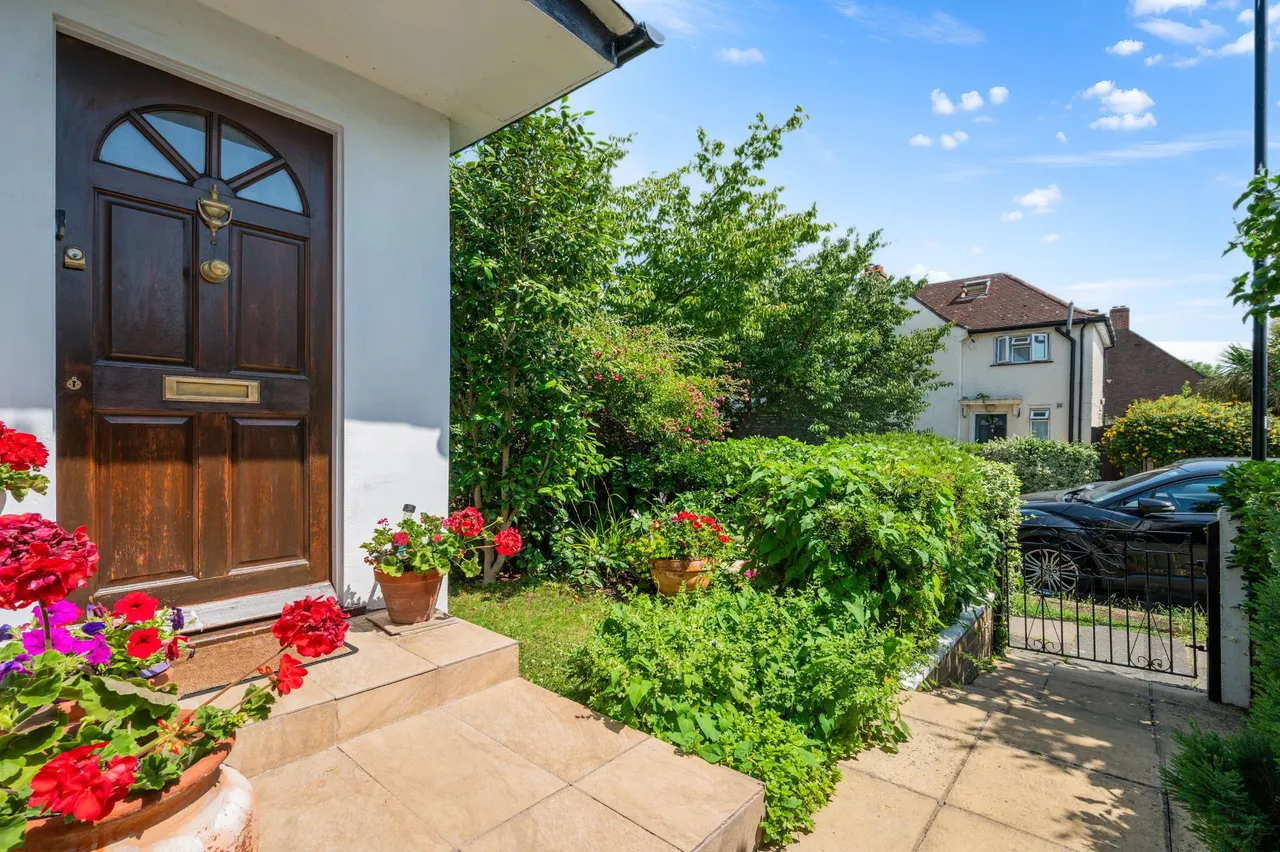2 bed house for sale, Almond Grove, Brentford, TW8