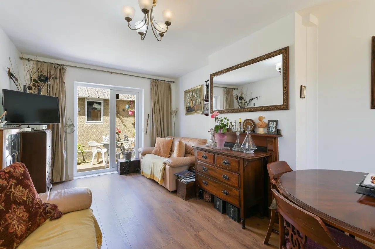Almond Grove, Brentford, TW8, photo 3