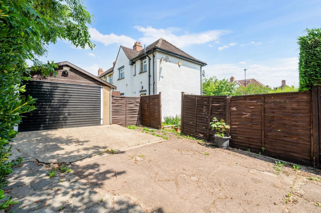 Almond Grove, Brentford, TW8, photo 10