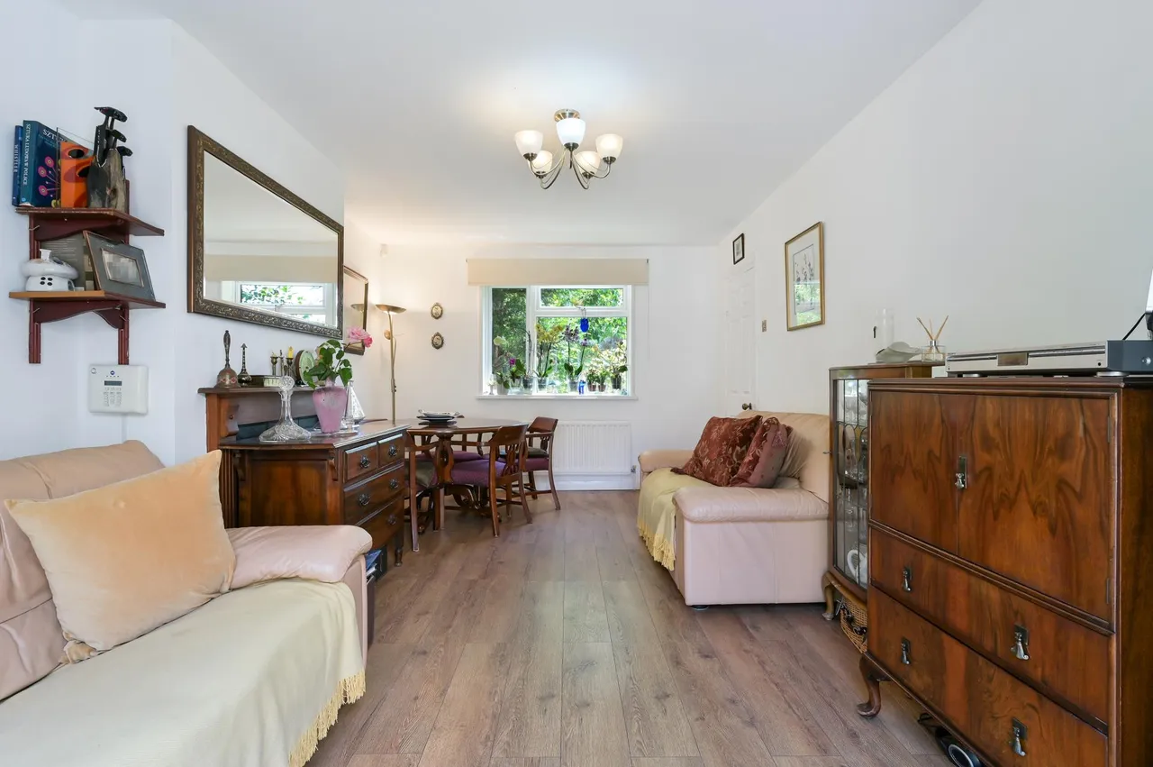 Almond Grove, Brentford, TW8, photo 4