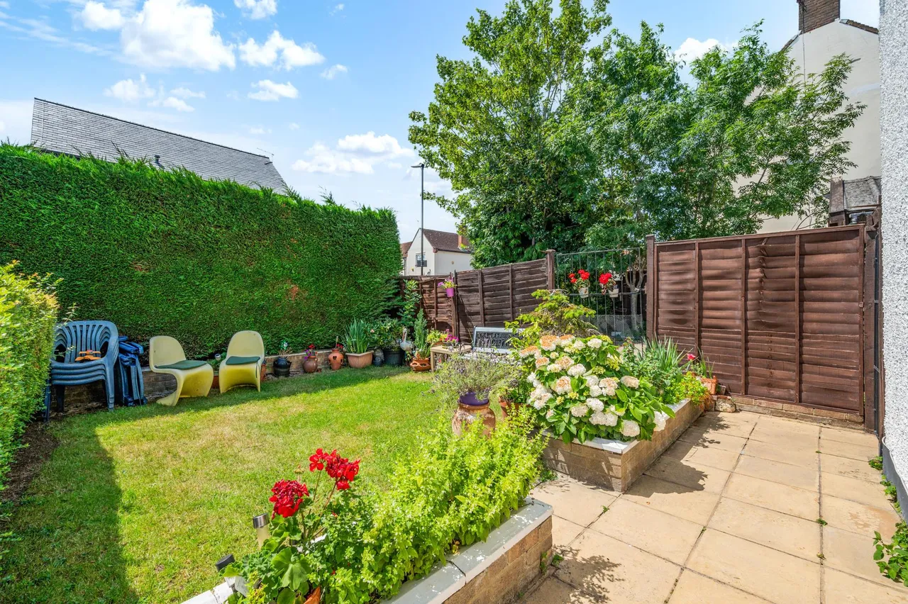 Almond Grove, Brentford, TW8, photo 9
