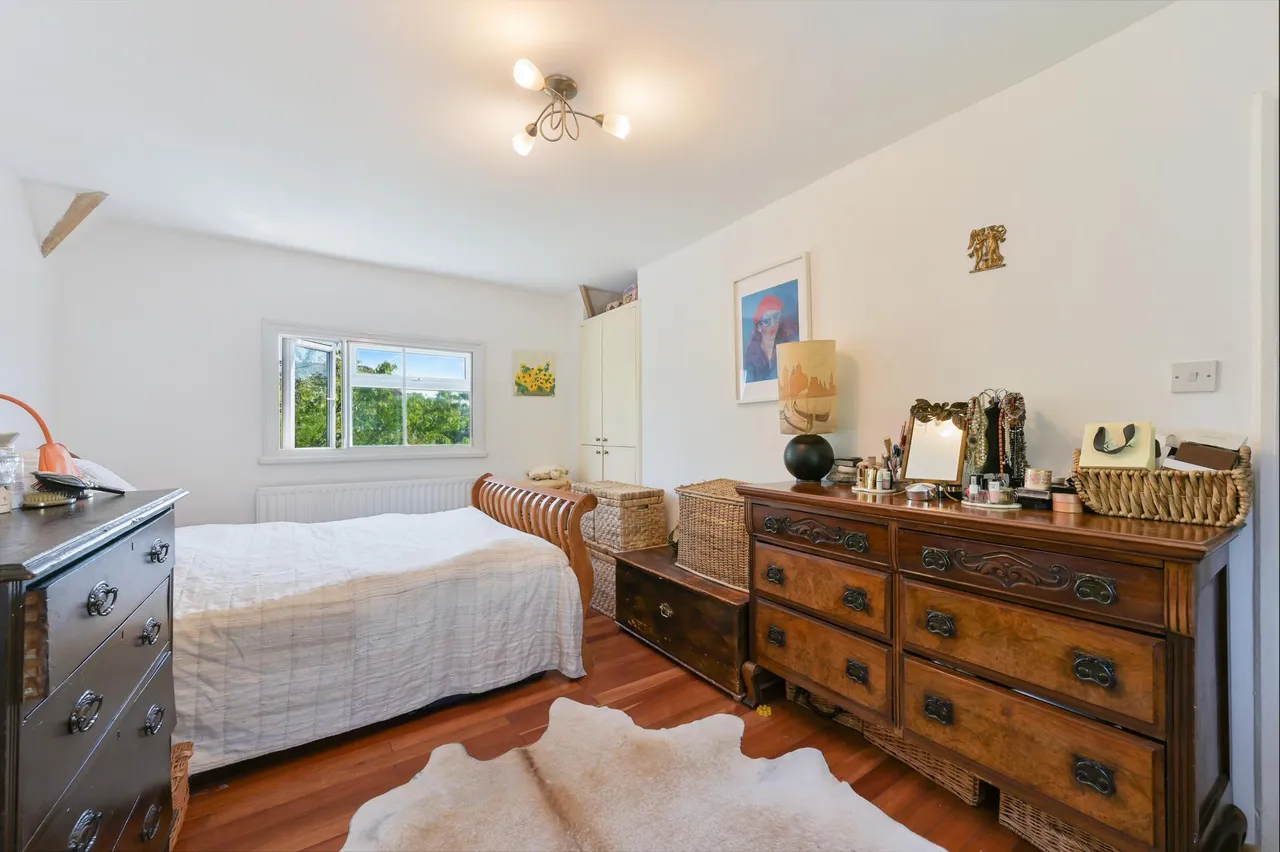 Almond Grove, Brentford, TW8, photo 6