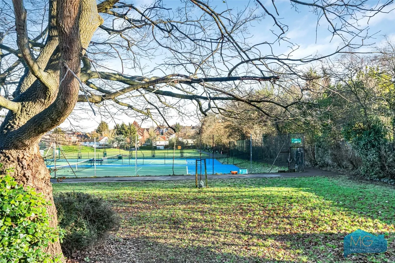 Coppetts Road, London, N10, photo 19
