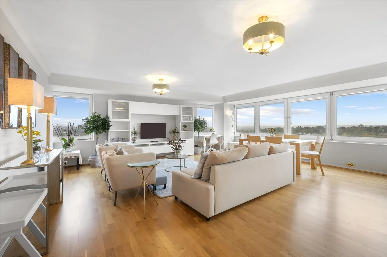 2 bed flat to rent — Somerset Road, London SW19 5JA