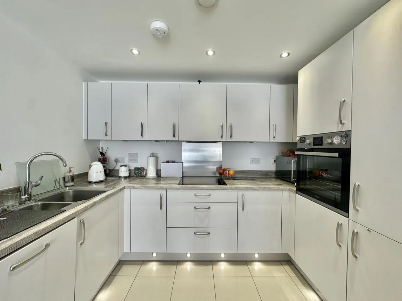 Perkins Gardens, Ickenham, UB10, photo 4