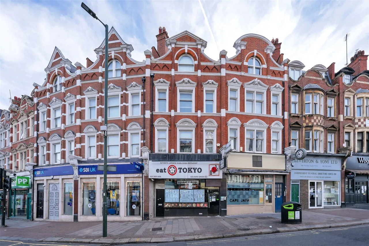 Finchley Road, Golders Green, London, NW11, photo 9