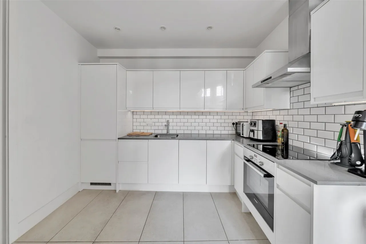 Finchley Road, Golders Green, London, NW11, photo 4