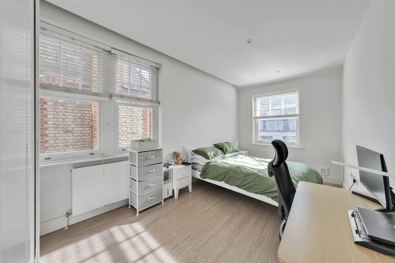 Finchley Road, Golders Green, London, NW11, photo 6