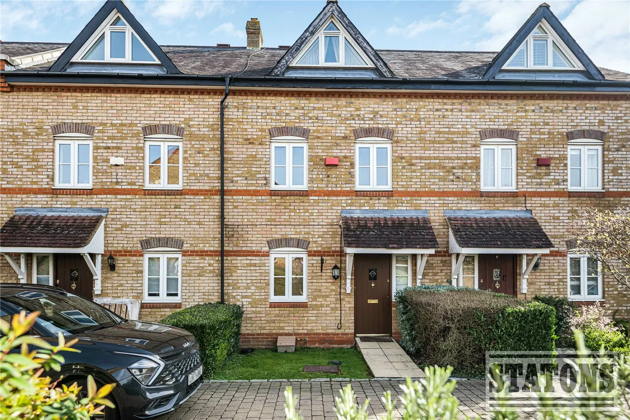 4 bed house for sale — Sovereign Mews, Hadley Wood, EN4 0JQ