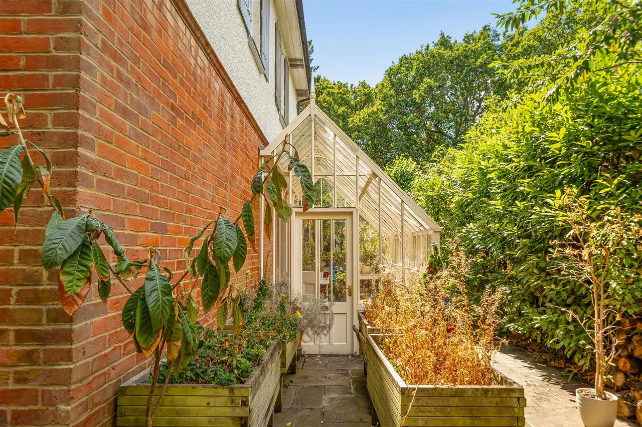 Warsash Road, Titchfield Common, photo 4