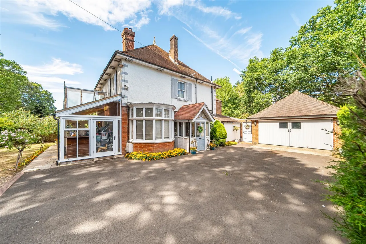 Warsash Road, Titchfield Common, photo 6