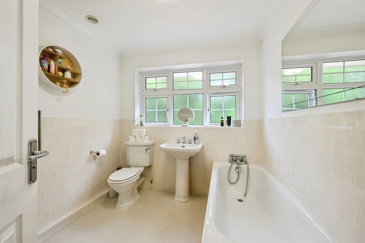 Headley Road, Leatherhead, KT22, photo 13