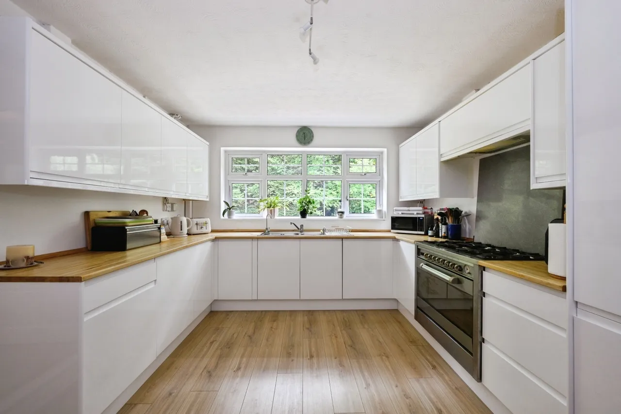 Headley Road, Leatherhead, KT22, photo 2