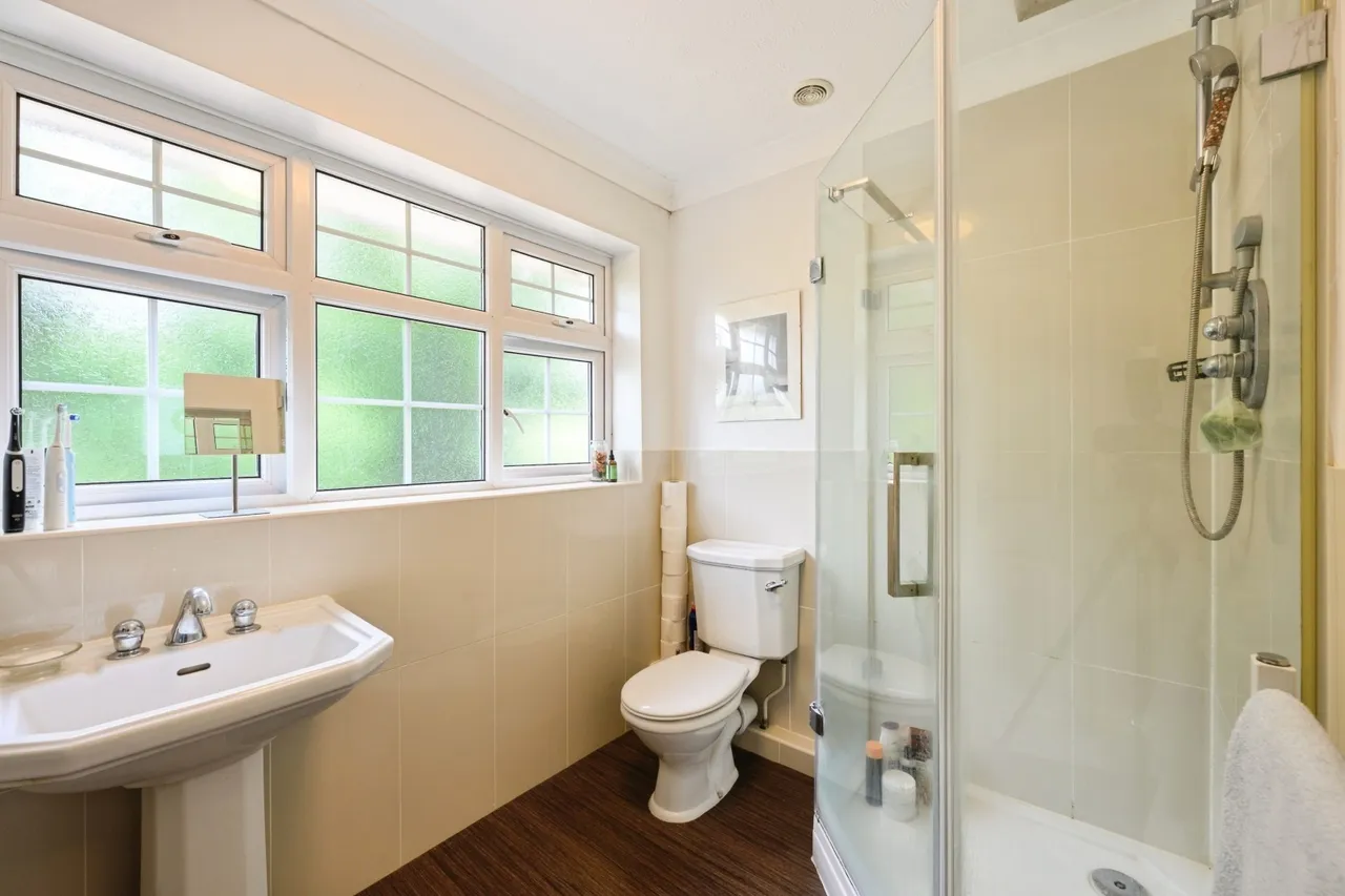 Headley Road, Leatherhead, KT22, photo 8