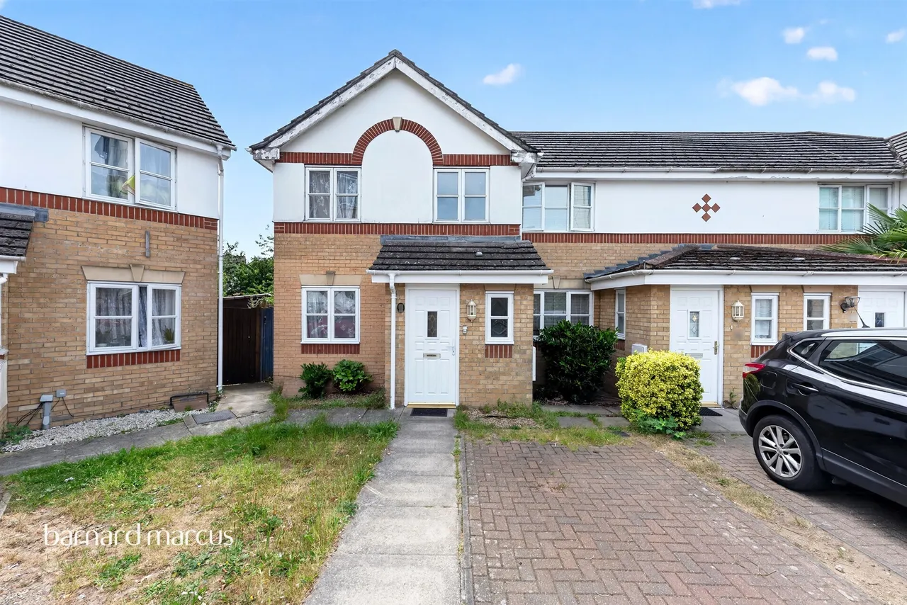 3 bed house for sale — Highfield Road, Feltham