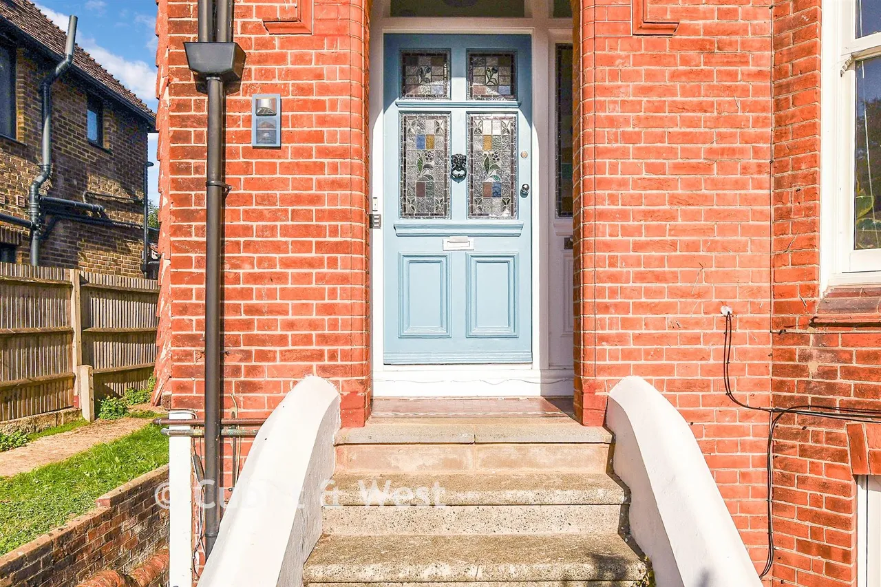 Smoke Lane, Reigate, RH2, photo 14