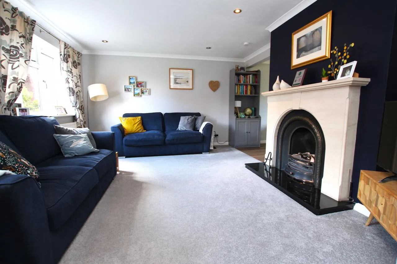 Halls Court, Dunston, LN4, photo 2