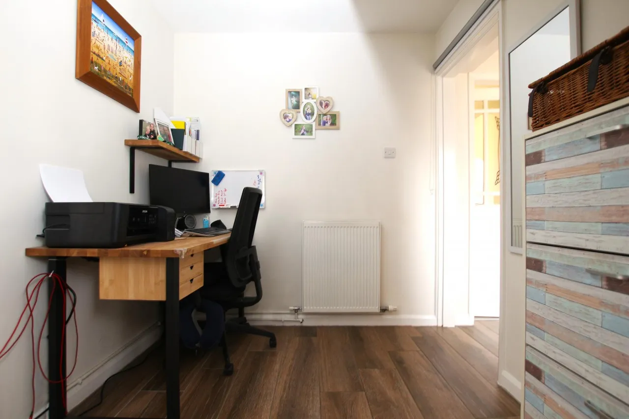 Halls Court, Dunston, LN4, photo 6
