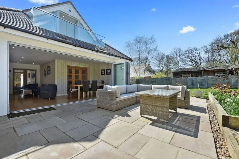 Fetcham, Leatherhead KT22 9SS, photo 3