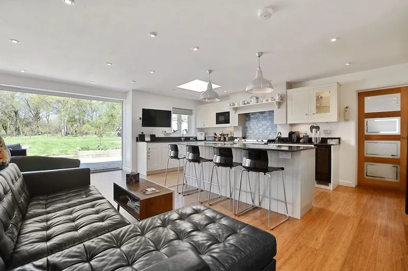 Fetcham, Leatherhead KT22 9SS, photo 5