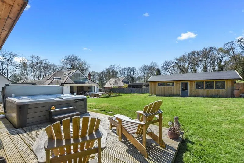 Fetcham, Leatherhead KT22 9SS, photo 4