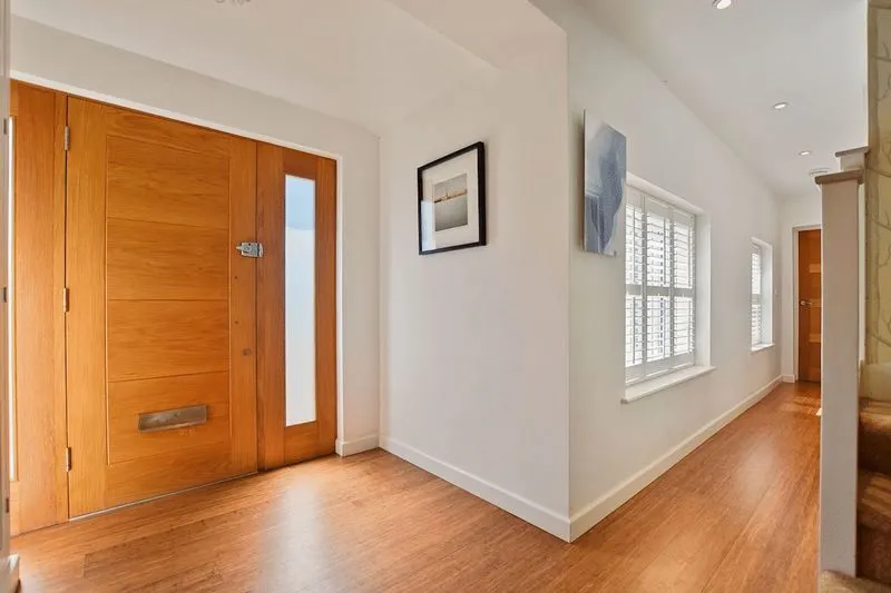 Fetcham, Leatherhead KT22 9SS, photo 10