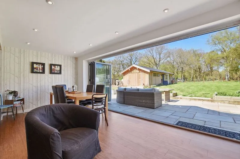 Fetcham, Leatherhead KT22 9SS, photo 11