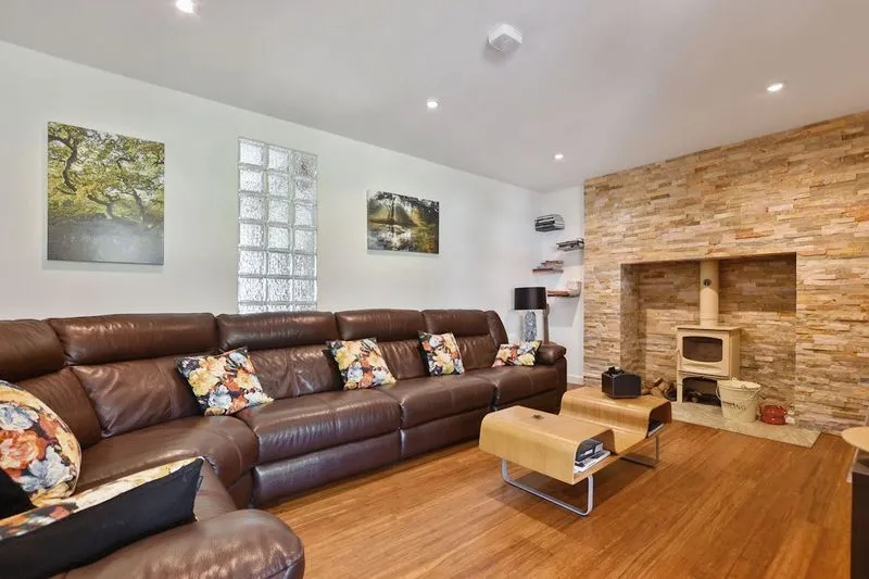 Fetcham, Leatherhead KT22 9SS, photo 12
