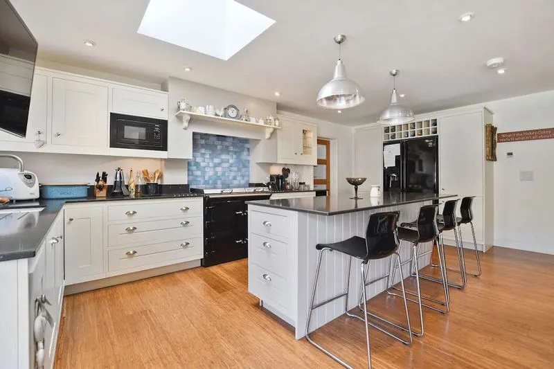Fetcham, Leatherhead KT22 9SS, photo 6
