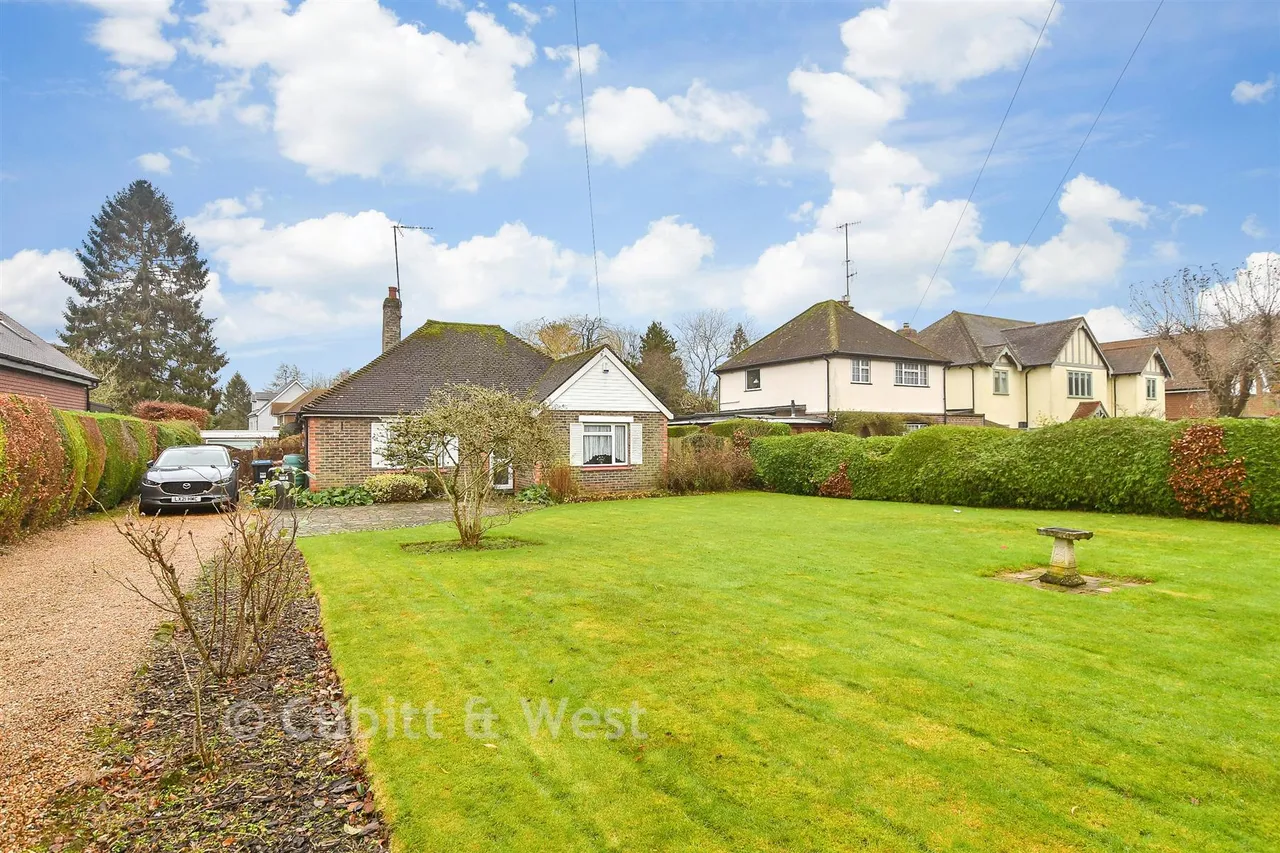 3 bed house for sale, Crawley Down Road, Felbridge, RH19