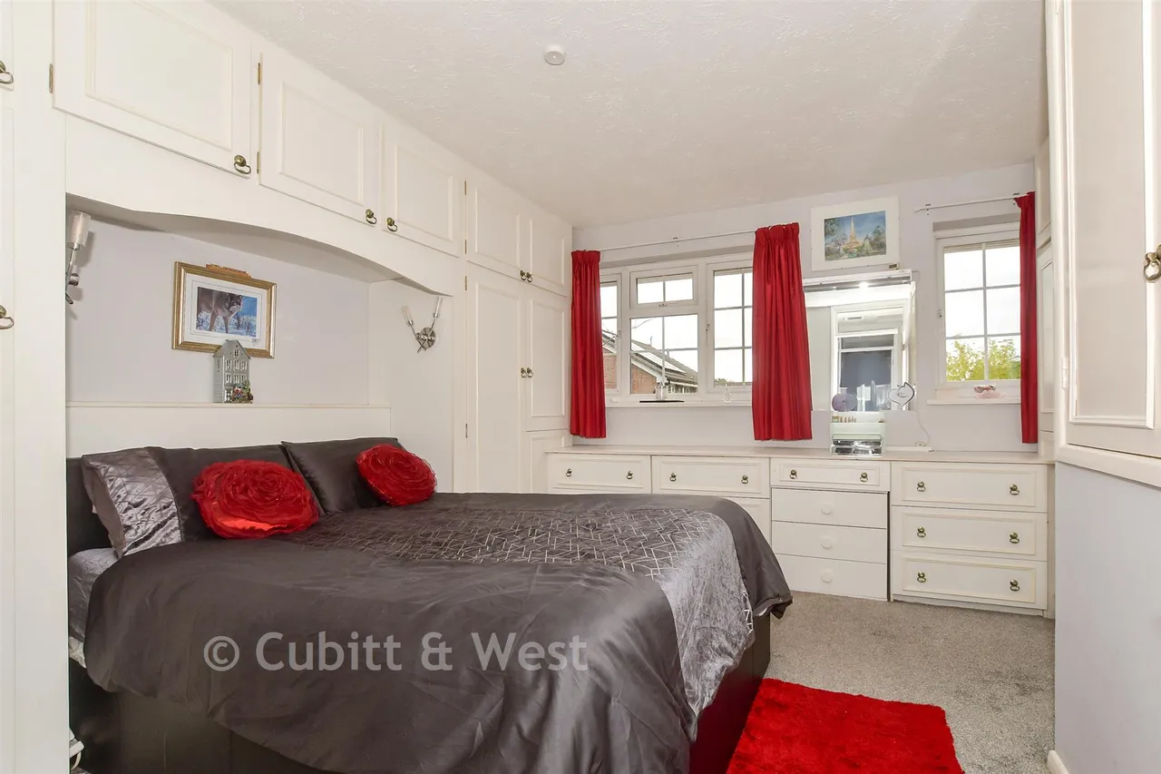 The Fieldings, Southwater, RH13, photo 8