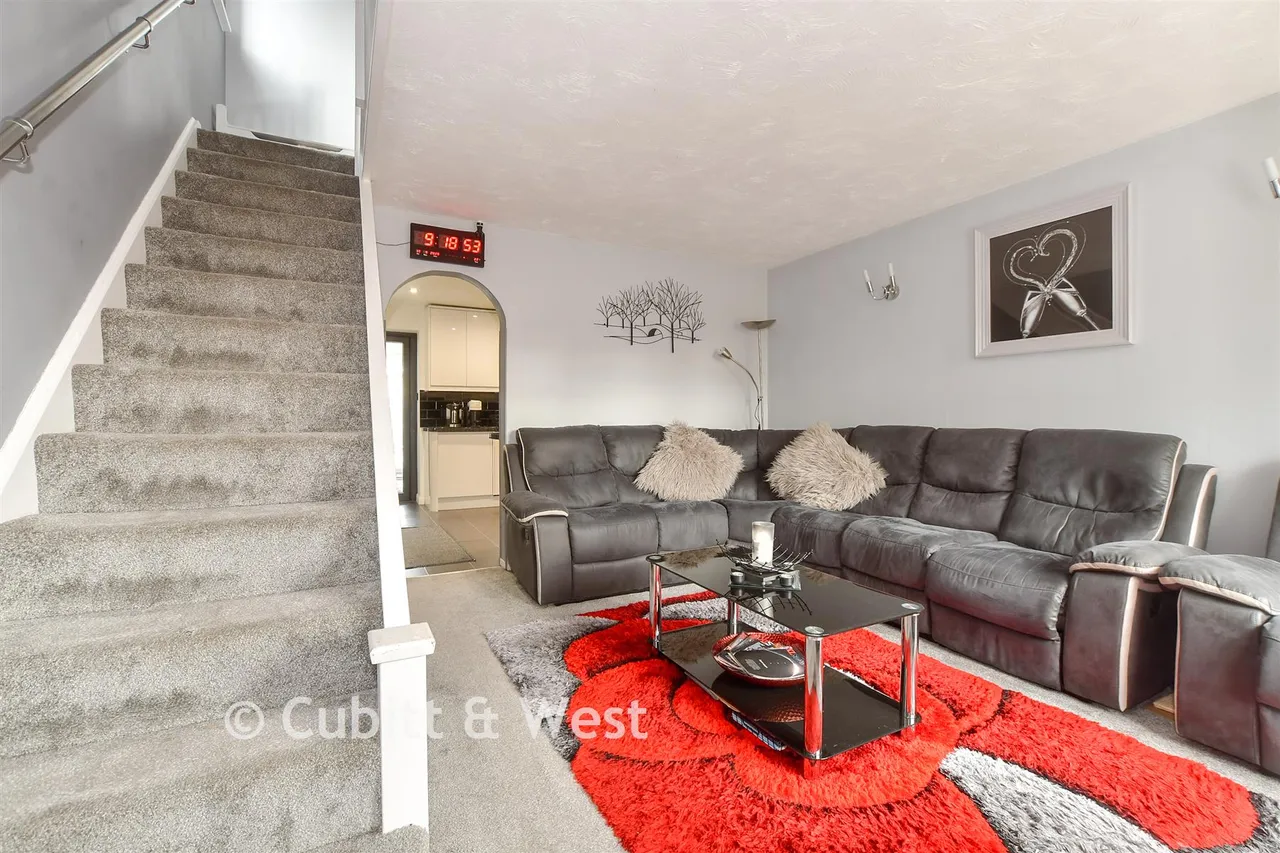 The Fieldings, Southwater, RH13, photo 5