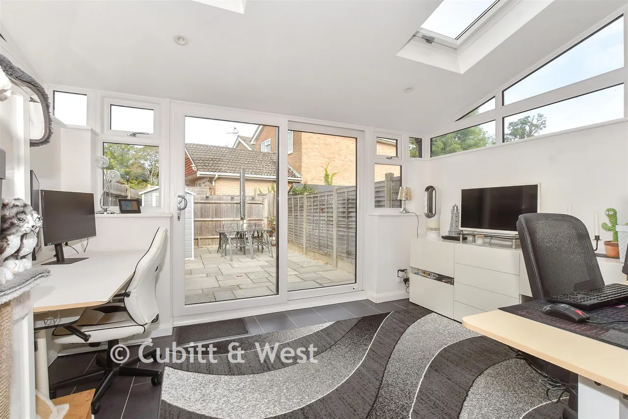 The Fieldings, Southwater, RH13, photo 7