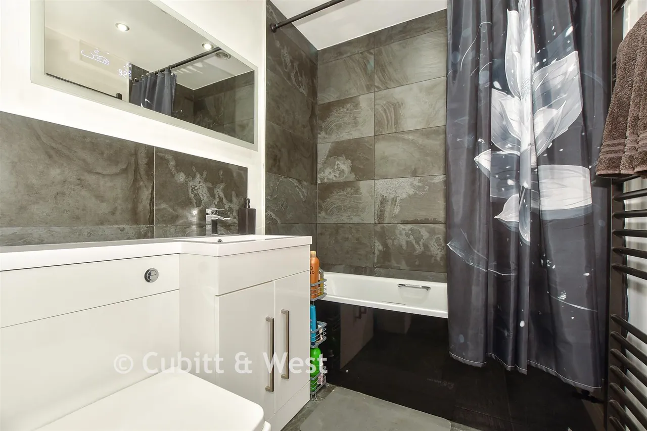 The Fieldings, Southwater, RH13, photo 9